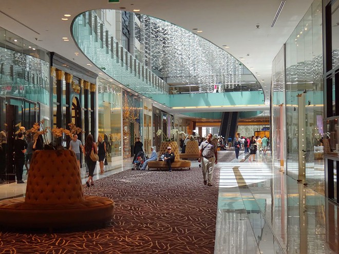 Corredores do luxuoso Dubai Mall.