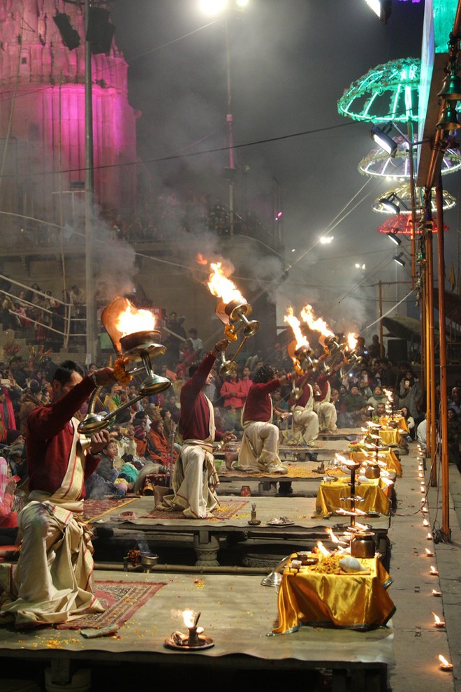 Ritual Aarti em Varanasi