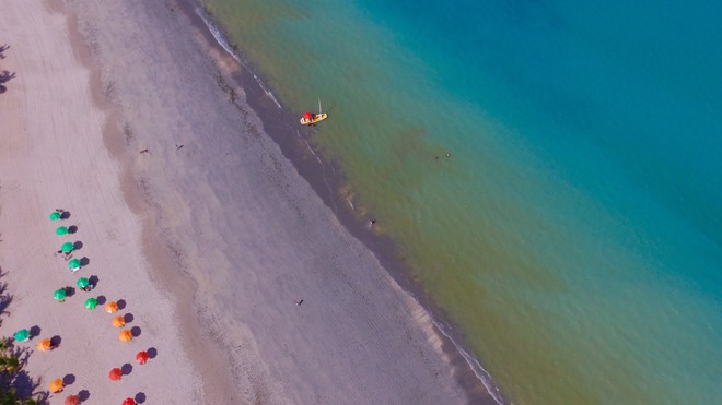 Jangada voltado das piscinas naturais.