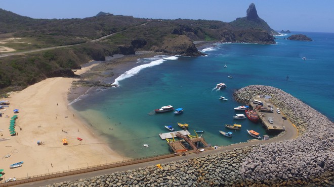 Vista aérea do Porto de Fernando de Noronha.