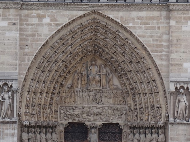 Detalhes da Catedral de Notre-Dame.