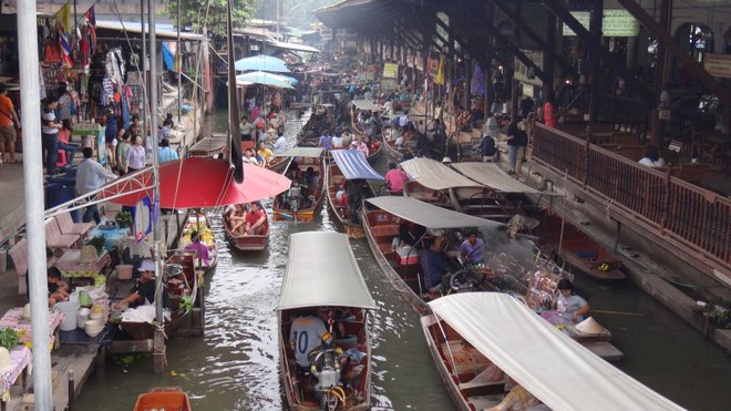 Bangkok: um passeio pelo mercado flutuante e pela Vila dos Elefantes