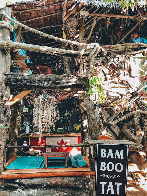 A rusticidade da vila de Railay Beach