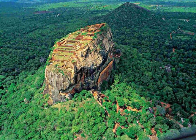Sri Lanka: A impressionante Fortaleza de Sigiriya por @relatosdeviagens
